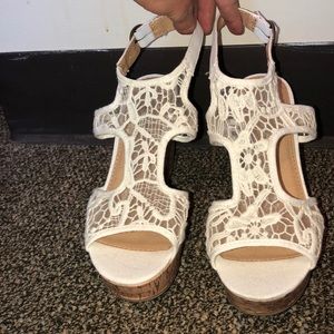 American Eagle - White Lace Wedges